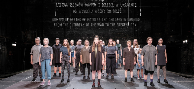 Bild zu: Performing Democracy 2024 | MOTHERS – A SONG FOR WARTIME